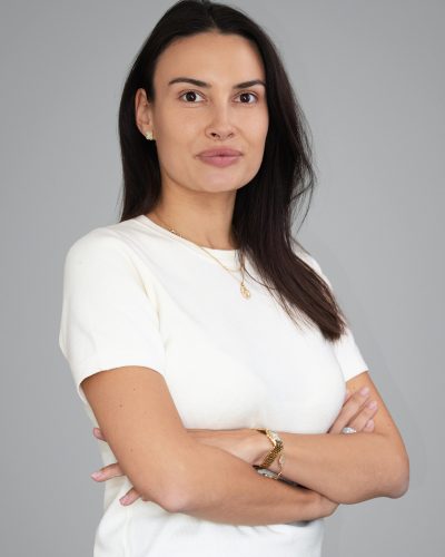 neckerfinance-_0008_Lola Mabillon couleur